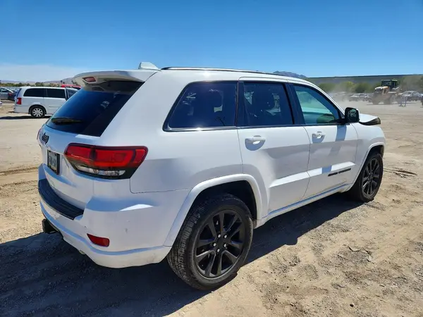 1C4RJFAG4HC759912 — 2017 Jeep Grand Cherokee, фото 3 с аукциона Copart, Передняя часть