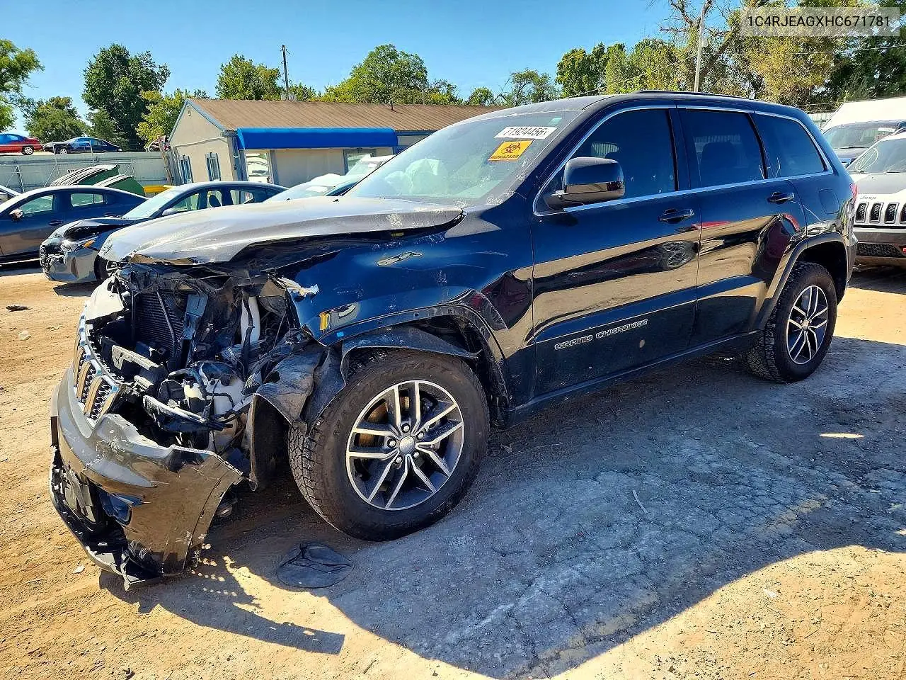 2017 Jeep Grand Cherokee Laredo VIN 1C4RJEAGXHC671781 фото 1