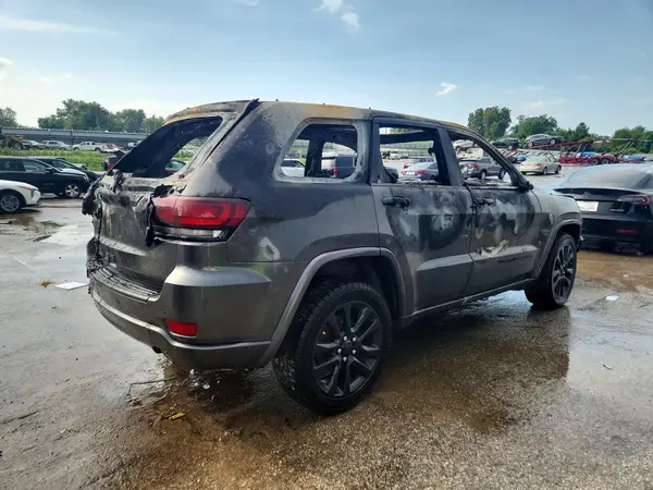 1C4RJFAG5JC499767 — 2018 Jeep Grand Cherokee, фото 3 с аукциона Copart 13.10.2026, Пожар
