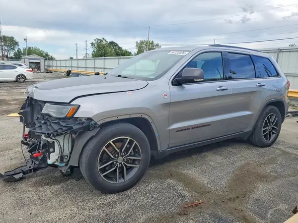 1C4RJFLG8JC335054 — 2018 Jeep Grand Cherokee, Передняя часть (Front End), фото до ремонта