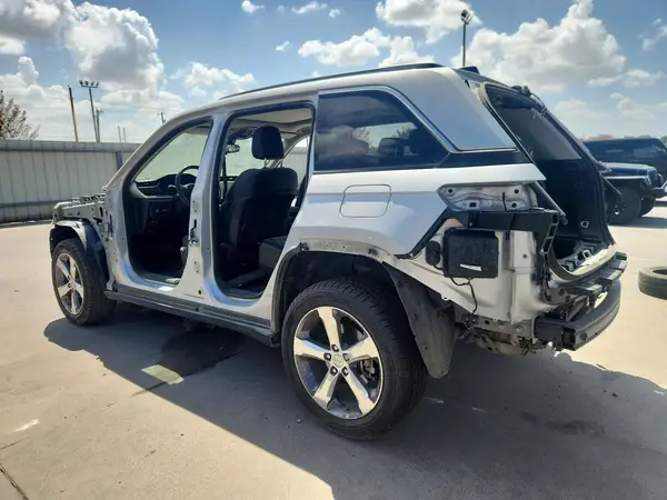1C4RJGBG3N8630921 — 2022 Jeep Grand Cherokee, фото 2 с аукциона Copart 01.10.2026, Передняя часть