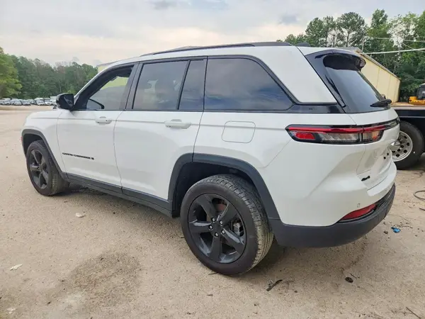 1C4RJHBG3PC517590 — 2023 Jeep Grand Cherokee, фото 2 с аукциона Copart 14.10.2026, Мелкие вмятины и царапины