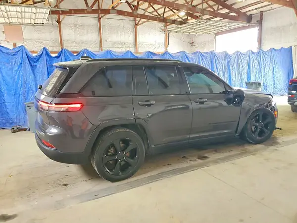 1C4RJHAG6PC622755 — 2023 Jeep Grand Cherokee, фото 3 с аукциона Copart, Передняя часть