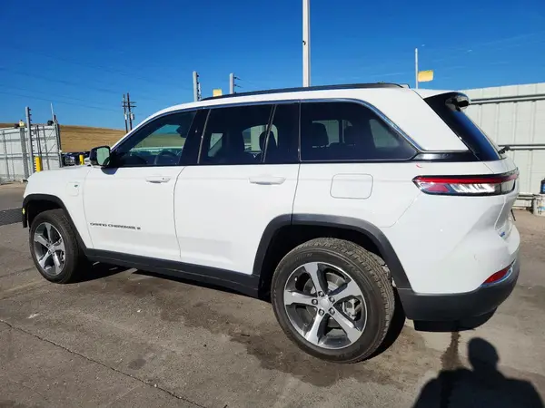 1C4RJYB65PC650925 — 2023 Jeep Grand Cherokee, фото 2 с аукциона Copart, Передняя часть