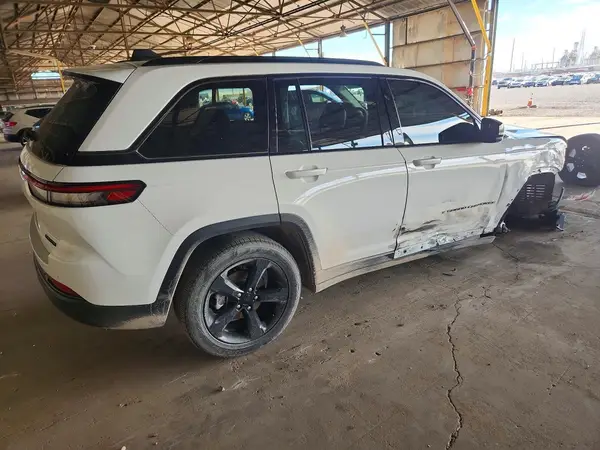 1C4RJGBG5PC534661 — 2023 Jeep Grand Cherokee, фото 3 с аукциона Copart, Передняя часть