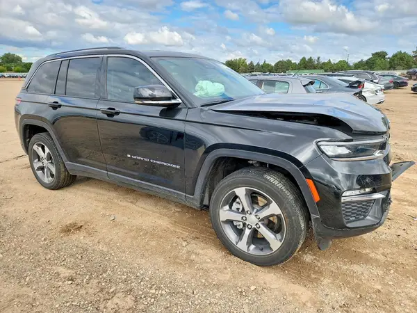 1C4RJYB65P8784840 — 2023 Jeep Grand Cherokee, фото 4 с аукциона Copart, Передняя часть