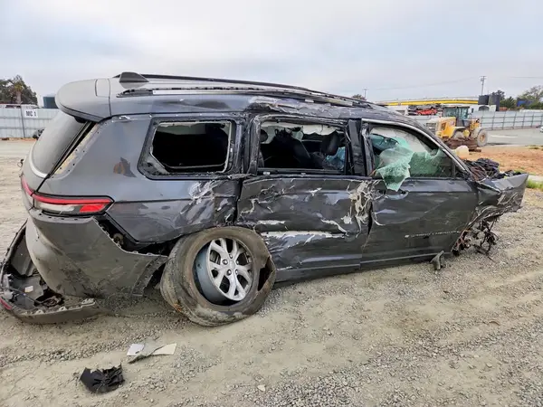 1C4RJKBG8P8878958 — 2023 Jeep Grand Cherokee, фото 3 с аукциона Copart, Передняя часть