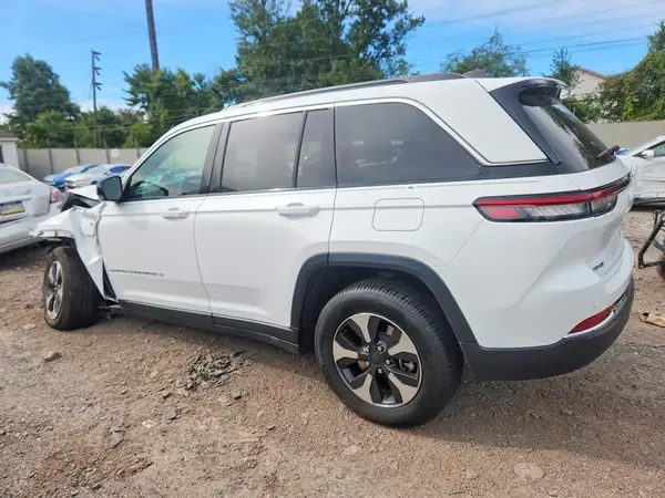 1C4RJYB63RC146229 — 2024 Jeep Grand Cherokee, фото 2 с аукциона Copart, Передняя часть