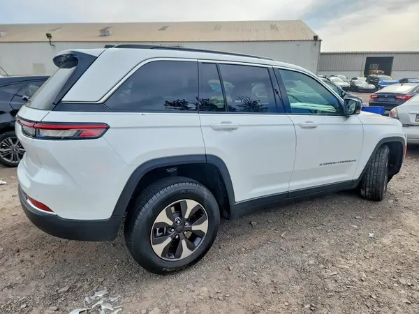1C4RJYB63RC146229 — 2024 Jeep Grand Cherokee, фото 3 с аукциона Copart, Передняя часть