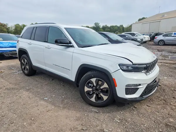 1C4RJYB63RC146229 — 2024 Jeep Grand Cherokee, фото 4 с аукциона Copart, Передняя часть