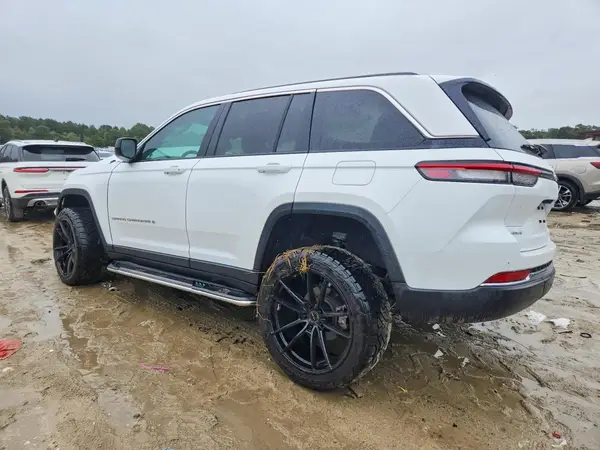 1C4RJHAG6RC250384 — 2024 Jeep Grand Cherokee, фото 2 с аукциона Copart 13.10.2026, Передняя часть
