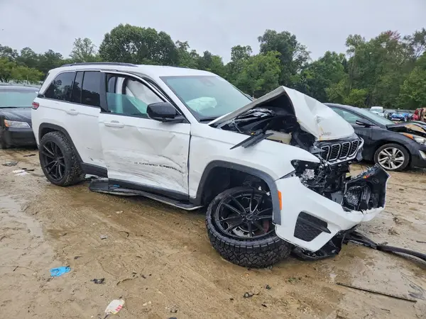 1C4RJHAG6RC250384 — 2024 Jeep Grand Cherokee, фото 4 с аукциона Copart 13.10.2026, Передняя часть