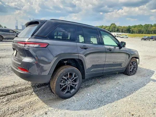 1C4RJHBG3S8789357 — 2025 Jeep Grand Cherokee, фото 3 с аукциона Copart, Передняя часть
