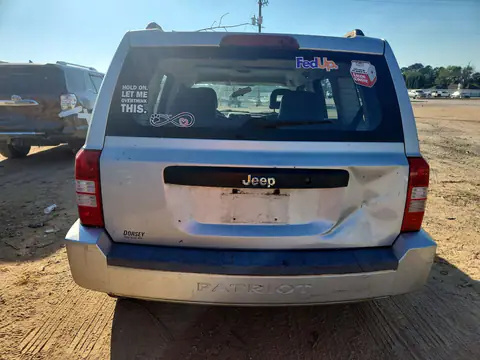 1J8FT28WX8D706301 — 2008 Jeep Liberty (Patriot), Передняя часть, фото до ремонта