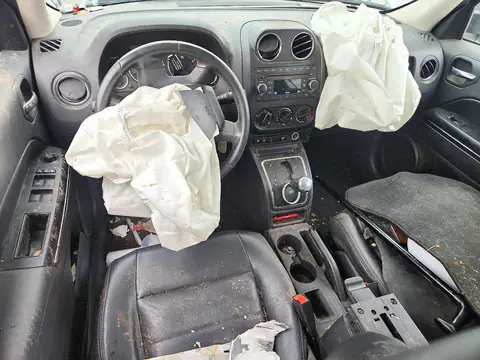 1J4FT48B29D196604 — 2009 Jeep Liberty (Patriot), фото 8 с аукциона Copart, Передняя часть