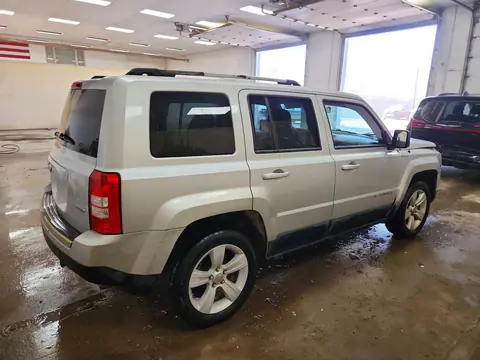 2011 Jeep Patriot Latitude VIN 1J4NF4GB9BD235411 фото 3