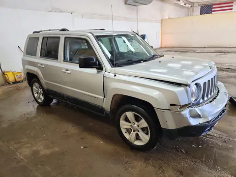 2011 Jeep Patriot Latitude VIN 1J4NF4GB9BD235411 фото 4