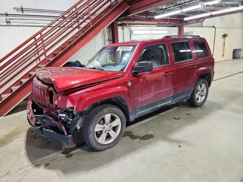 1C4NJRBB8ED845636 — 2014 Jeep Liberty (Patriot), Передняя часть, фото до ремонта