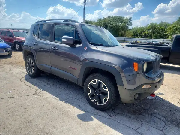 ZACCJBCT3GPD98529 — 2016 Jeep Renegade, фото 4 с аукциона Copart, Передняя часть