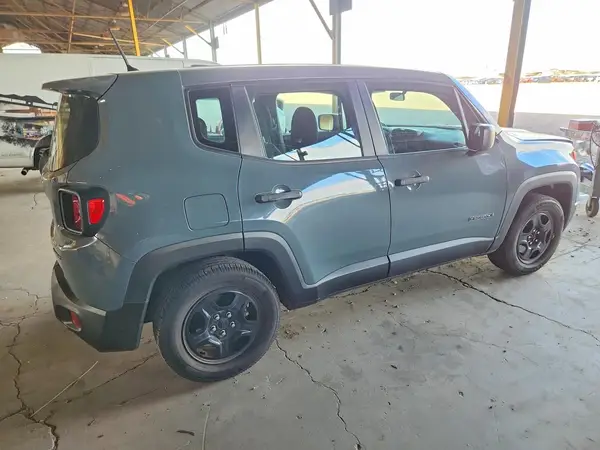 ZACCJAAH0HPG12306 — 2017 Jeep Renegade, фото 3 с аукциона Copart, Задняя часть