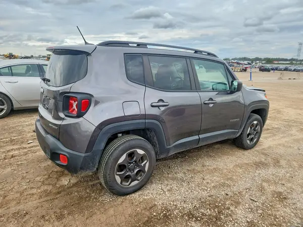 ZACCJBABXHPG00164 — 2017 Jeep Renegade, фото 3 с аукциона Copart, Передняя часть