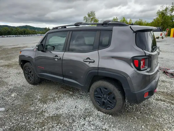 ZACCJBCB5JPG88415 — 2018 Jeep Renegade, фото 2 с аукциона Copart, Опрокидывание
