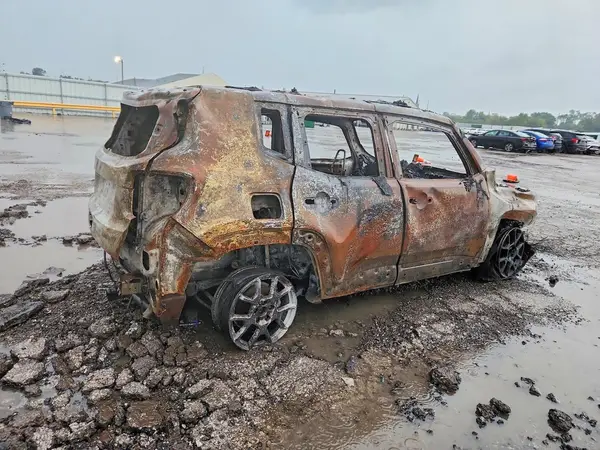 ZACNJBBB3LPL32443 — 2020 Jeep Renegade, фото 3 с аукциона Copart 05.10.2026, Пожар салона