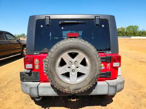 1J4HA6D18BL611461 — 2011 Jeep Wrangler, Передняя часть, фото до ремонта