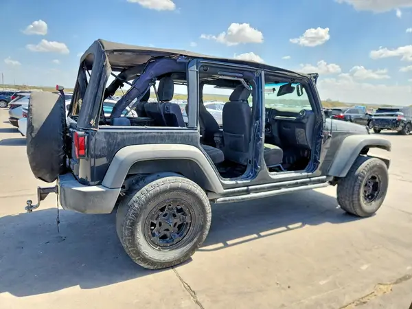 1C4BJWDG4GL269515 — 2016 Jeep Wrangler, фото 3 с аукциона Copart, Передняя часть
