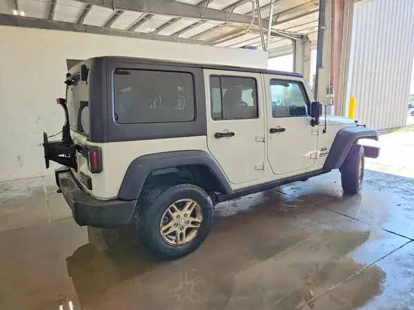 1C4BJWDG3HL632453 — 2017 Jeep Wrangler, фото 3 с аукциона Copart 08.10.2026, Естественный износ