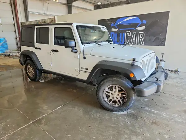 1C4BJWDG3HL632453 — 2017 Jeep Wrangler, фото 4 с аукциона Copart 08.10.2026, Естественный износ