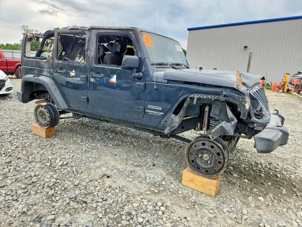 1C4BJWDG5HL691178 — 2017 Jeep Wrangler, фото 4 с аукциона Copart, Пожар