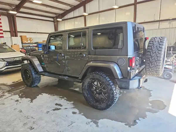 1C4HJWEG0HL717646 — 2017 Jeep Wrangler, фото 2 с аукциона Copart 29.09.2026, Мелкие вмятины и царапины