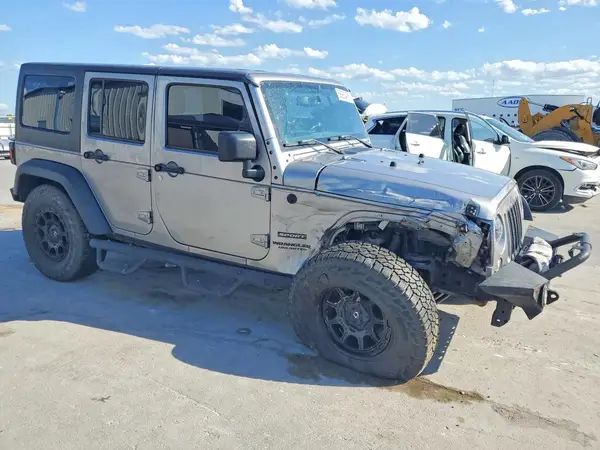 1C4HJWDG4HL654357 — 2017 Jeep Wrangler, фото 4 с аукциона Copart, Передняя часть