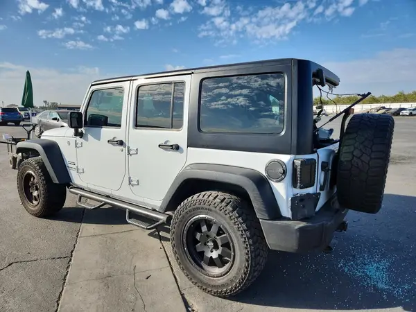 1C4BJWDG3HL709421 — 2017 Jeep Wrangler, фото 2 с аукциона Copart, Задняя часть