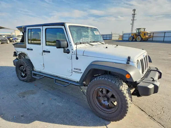 1C4BJWDG3HL709421 — 2017 Jeep Wrangler, фото 4 с аукциона Copart, Задняя часть