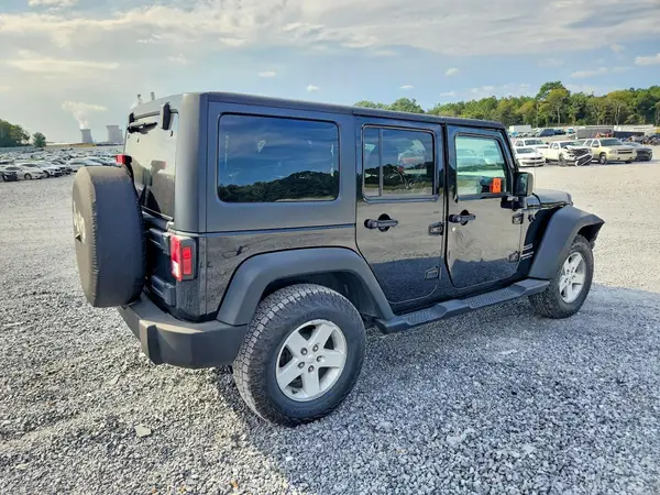 1C4BJWDG7HL596833 — 2017 Jeep Wrangler, фото 3 с аукциона Copart, Передняя часть