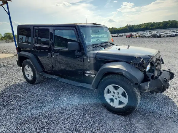 1C4BJWDG7HL596833 — 2017 Jeep Wrangler, фото 4 с аукциона Copart, Передняя часть