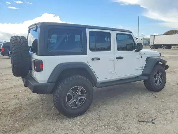 1C4HJXDG8JW124564 — 2018 Jeep Wrangler, фото 3 с аукциона Copart, Передняя часть