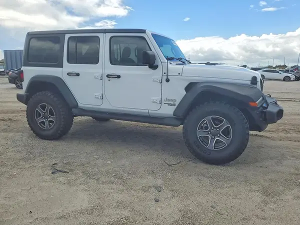 1C4HJXDG8JW124564 — 2018 Jeep Wrangler, фото 4 с аукциона Copart, Передняя часть