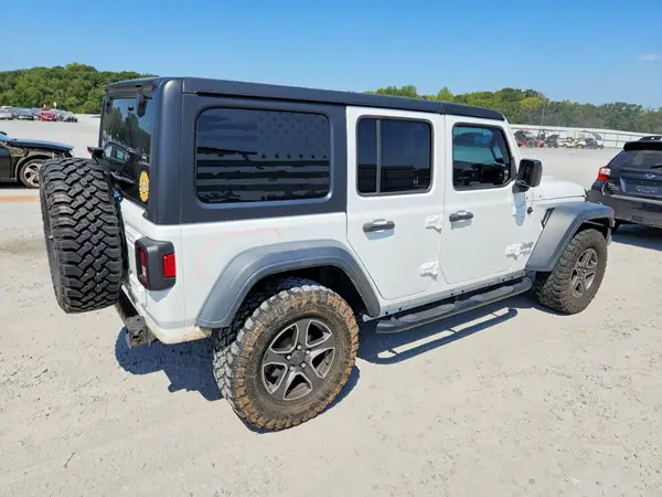 1C4HJXDG3JW129705 — 2018 Jeep Wrangler, фото 3 с аукциона Copart, Задняя часть