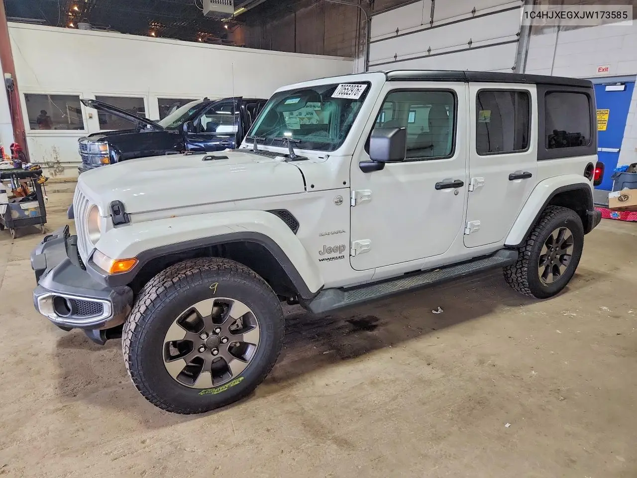 2018 Jeep Wrangler Unlimited Sahara VIN 1C4HJXEGXJW173585 фото 1