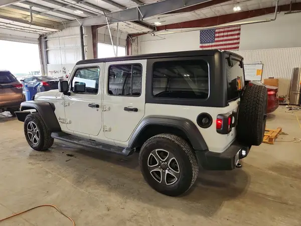 1C4HJXDNXLW227017 — 2020 Jeep Wrangler, фото 2 с аукциона Copart, Передняя часть