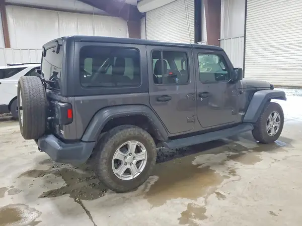 1C4HJXDGXMW822470 — 2021 Jeep Wrangler, фото 3 с аукциона Copart 07.10.2026, Пожар двигателя
