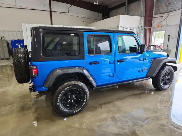 1C4HJXDM2MW696076 — 2021 Jeep Wrangler, фото 3 с аукциона Copart, Задняя часть