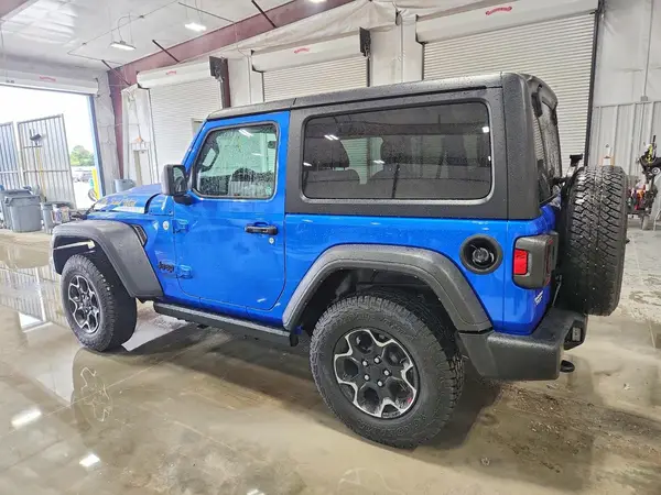 1C4GJXANXMW702165 — 2021 Jeep Wrangler, фото 2 с аукциона Copart, Передняя часть