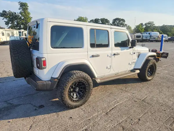 1C4HJXEN4NW195263 — 2022 Jeep Wrangler, фото 3 с аукциона Copart, Передняя часть