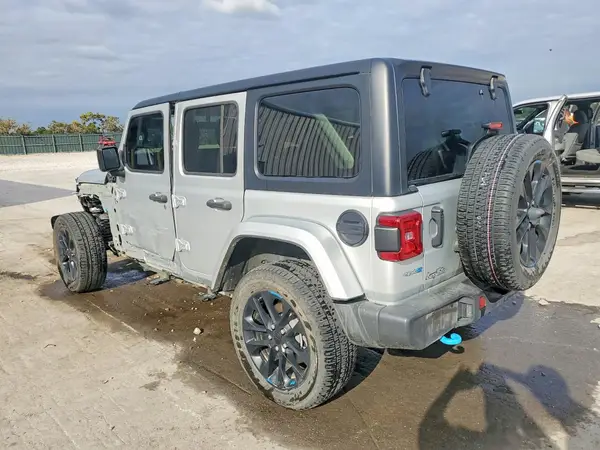 1C4JJXP69PW608885 — 2023 Jeep Wrangler, фото 2 с аукциона Copart, Передняя часть