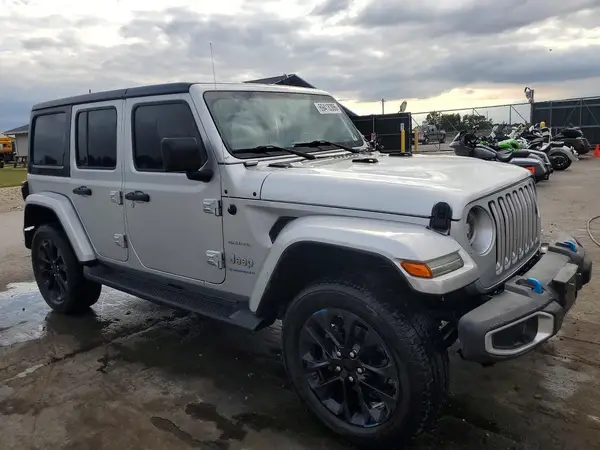 1C4JJXP69PW608885 — 2023 Jeep Wrangler, фото 4 с аукциона Copart, Передняя часть