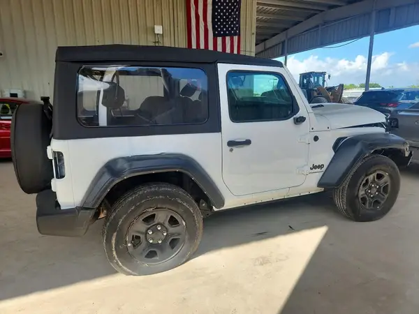 1C4GJXAN7PW574939 — 2023 Jeep Wrangler, фото 3 с аукциона Copart, Передняя часть